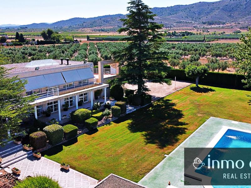 Chalet en Cabanes y Las Fuentes, Villena